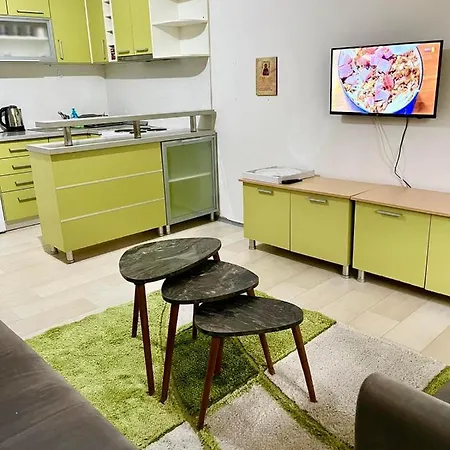 Apartment Xxxx *